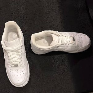 Gently used Nike Air Force 1 ‘07